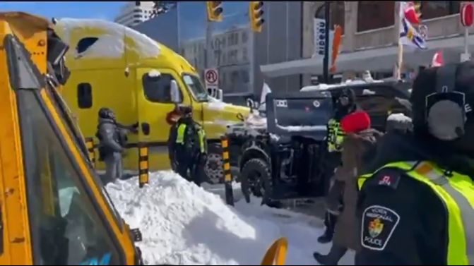 Criminal Trudeau Regime Sends SWAT to Seize Trucks at Gunpoint 18 Feb 2022